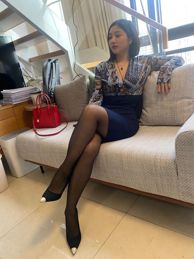 操了女老师的逼的相关介绍