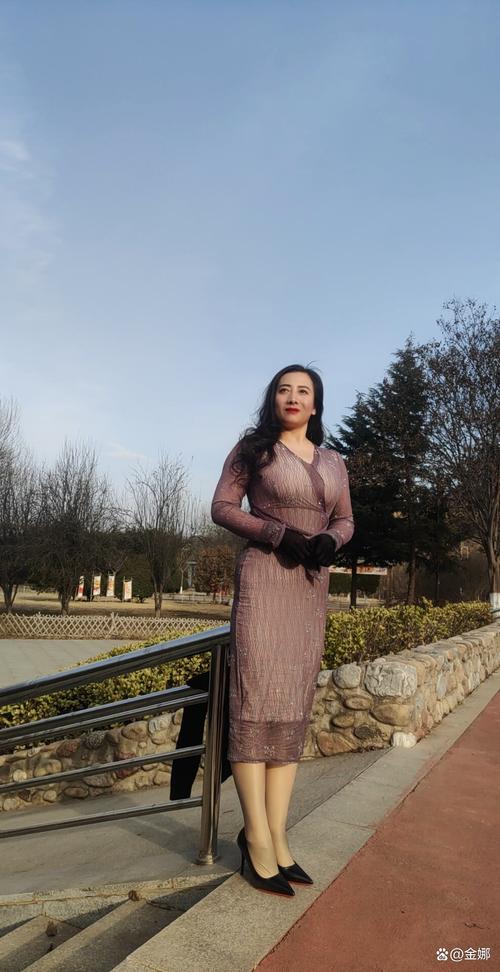 玩弄少妇白嫩高耸的乳峰av的相关介绍