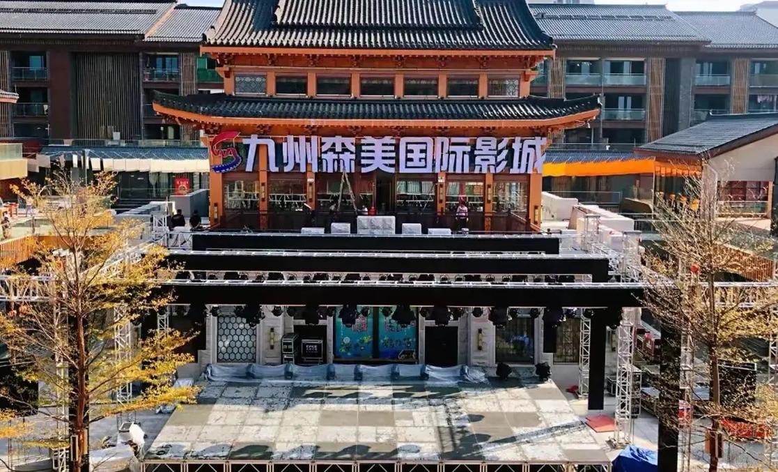 美女免费看18的相关介绍