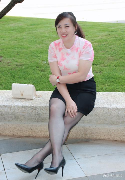 w人妻的裸体按摩电影的相关介绍