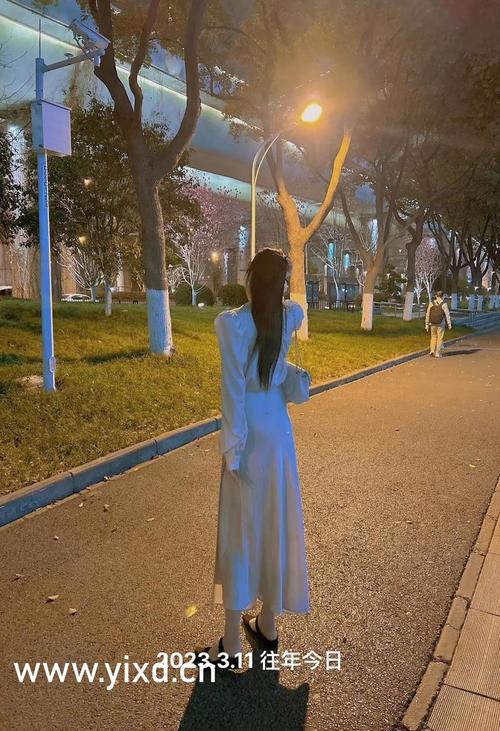 一边摸一边操八的相关介绍
