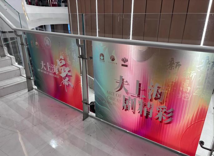 一边亲一边摸下面.的相关介绍