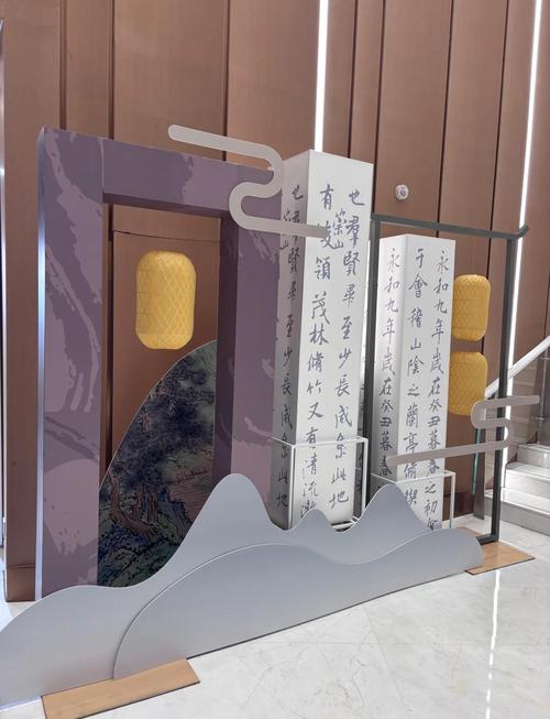 操美女老师逼的相关介绍