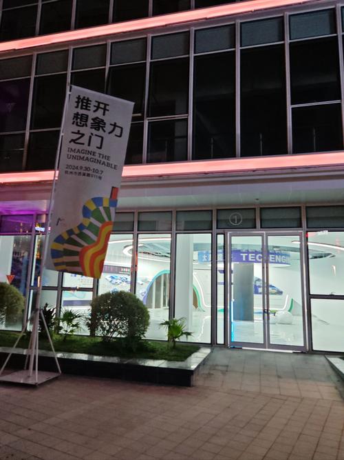 一边亲吻一边摸下边的相关介绍