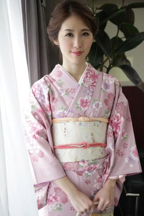 插处女警花的相关介绍