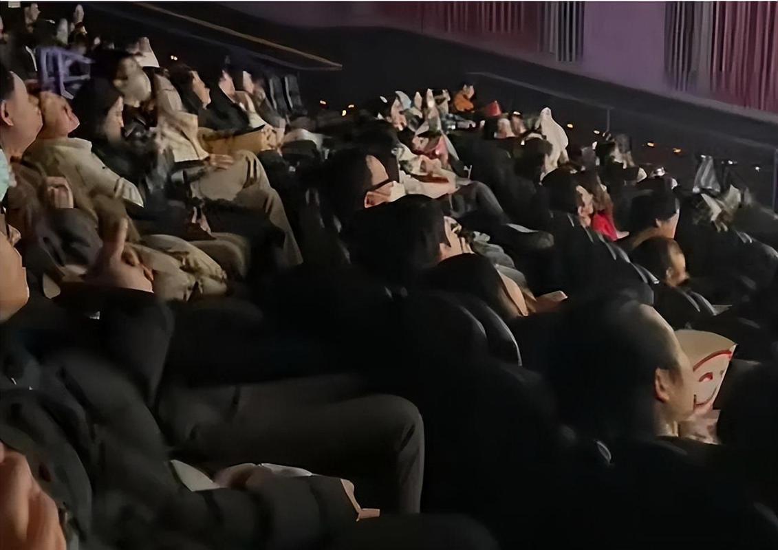 一边吃着一边摸一边桶一边叫床的相关介绍