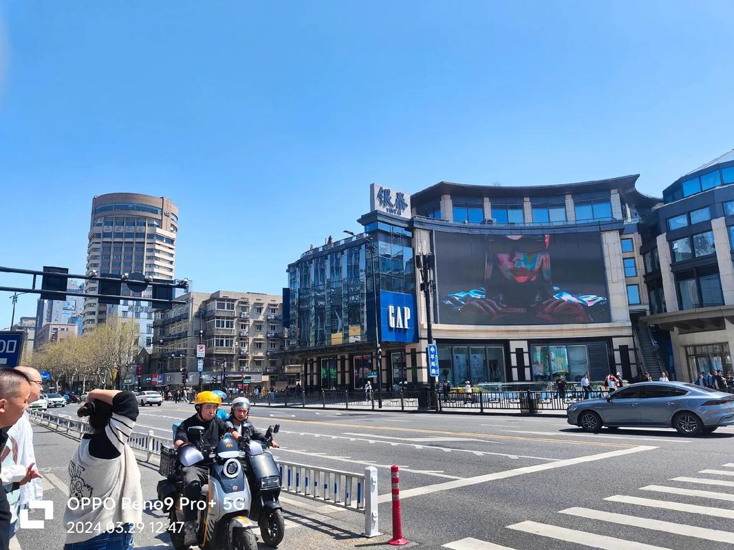 酒店开房操人妻 在线观看的相关介绍